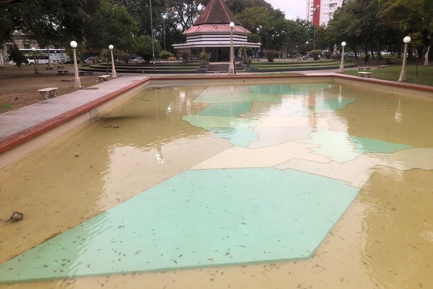 La bota santafesina en el corazón de la renovada fuente. El Litoral.