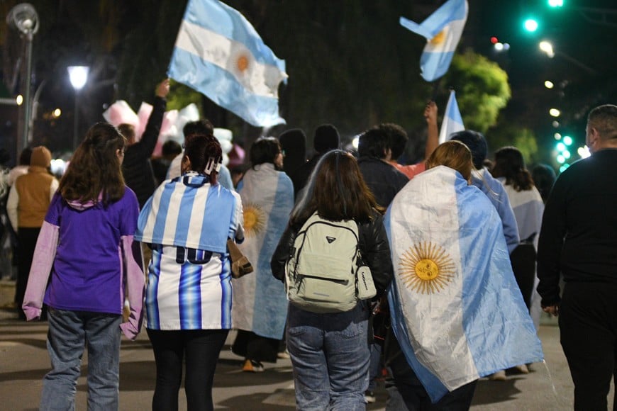 Tres aprehendidos y un policía herido empañaron los festejos en Santa Fe