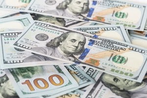 El dólar cerró con movimientos dispares en bancos y recorrido opuesto entre el blue y el MEP.