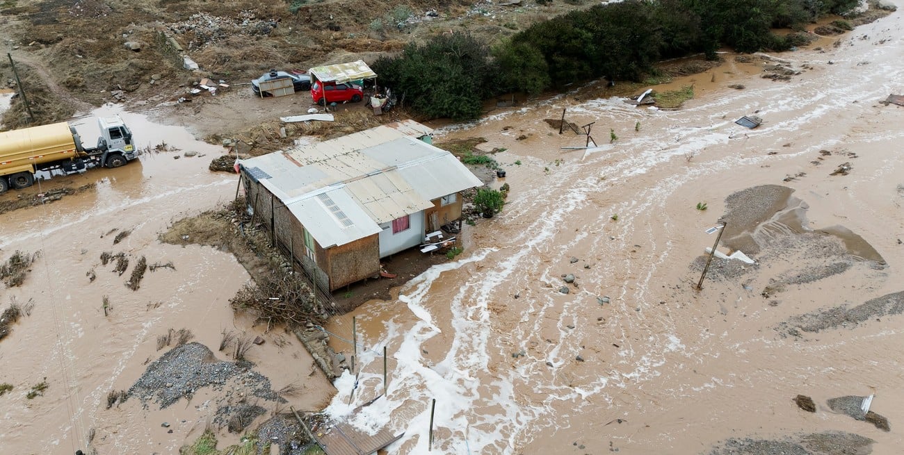 Chile: el temporal en el norte ya dejó al menos diez muertos y más de 100 mil personas aisladas