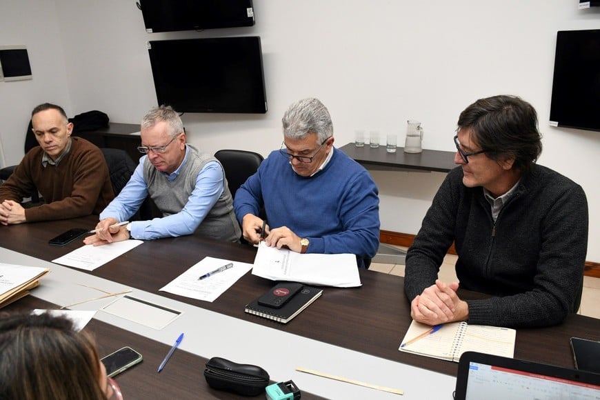 La apertura de los sobres se llevó a cabo en el tercer piso de la municipalidad. MCSF.