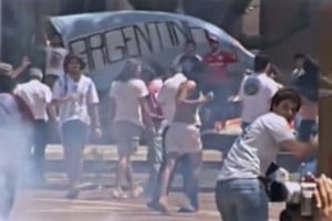 “Diciembre” es una crónica atmosférica de la crisis de 2001 en Argentina, un levantamiento político, económico y social impulsado por la revuelta: “¡Que se vayan todos!”. Foto: Gentileza La Pobladora Cine / Nevada Cine