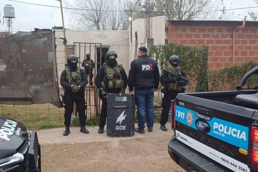 Equipos tácticos de la URI colaboraron para las irrupciones. Foto: El Litoral
