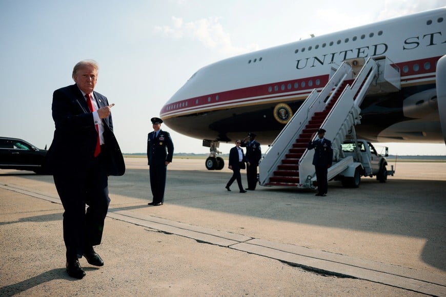 U.S. President Donald Trump points towards the new Air Force One, a plane gifted by the Qatari government, before boarding, at Joint Base Andrews, Maryland, U.S., July 1, 2026. REUTERS/Evan Vucci
TPX IMAGES OF THE DAY