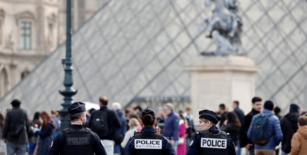 El Museo del Louvre reabre la sala del robo de octubre de 2025