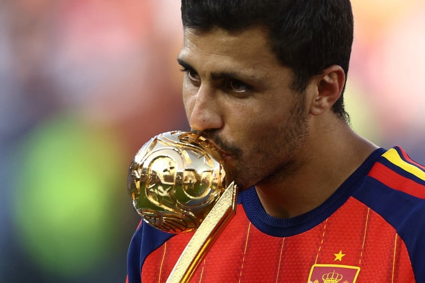 Soccer Football - FIFA World Cup 2026 - Final - Spain v Argentina - New York/New Jersey Stadium, East Rutherford, New Jersey, U.S. - July 19, 2026
Spain's Rodri celebrates after receiving the Golden Ball award REUTERS/Lee Smith