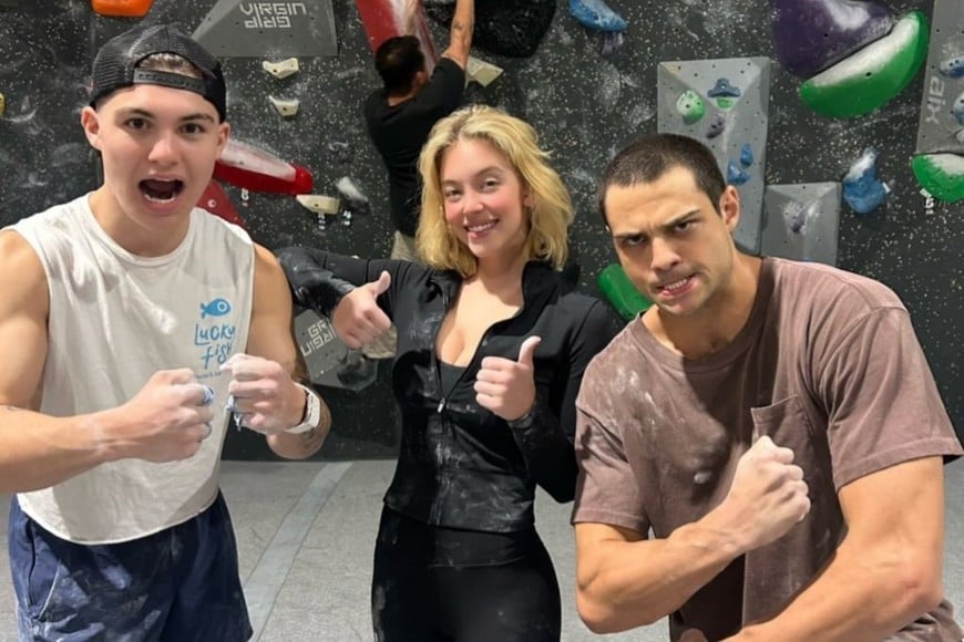 Sydney Sweeney durante su estancia en Australia para rodar “Gundam”, junto a los actores Javon “Wanna” Walton y Noah Centineo