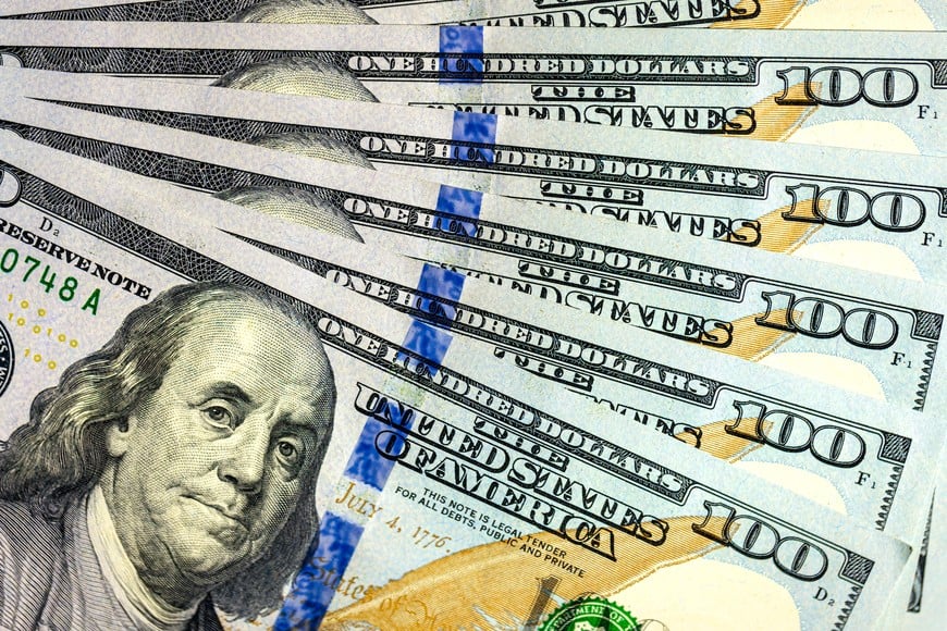 Dólar.