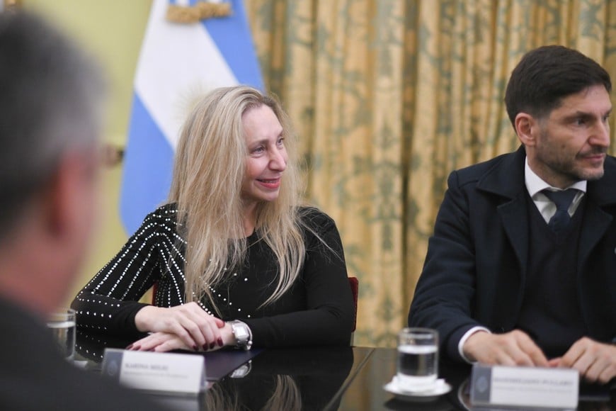 El gobernador de Santa Fe, Maximiliano Pullaro, junto a la secretaria de la Presidencia, Karina Milei. Crédito: Presidencia