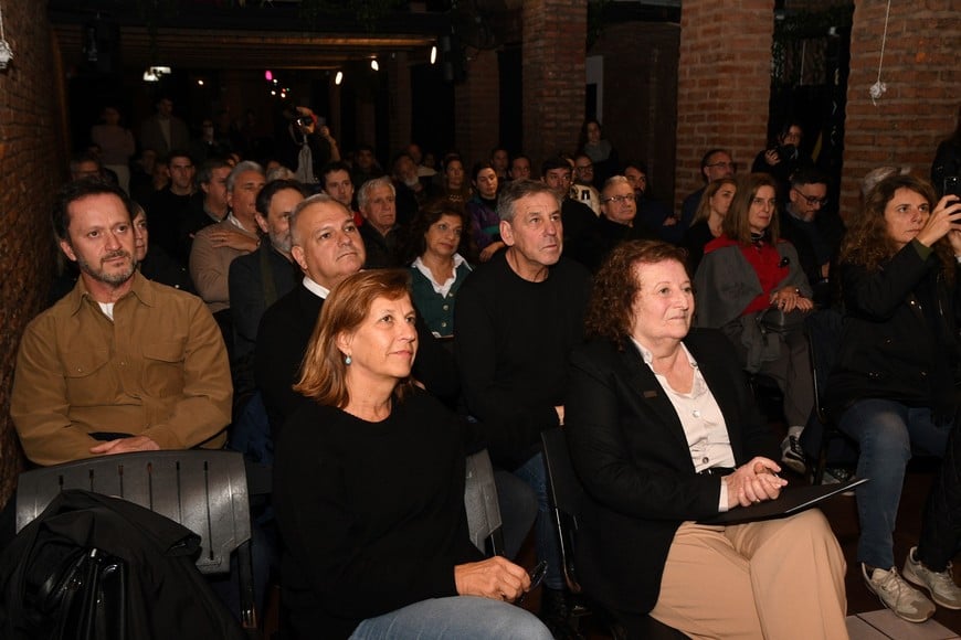 Mucho interés despertó la charla en Demos. Manuel Fabatía.