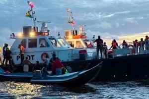 Naufragio fatal en Guyana: investigan si el ferry viajaba con exceso de pasajeros.
