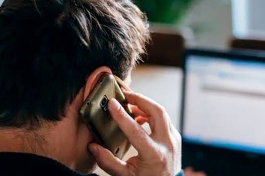 Una llamada telefónica o un contacto a través de las redes sociales.