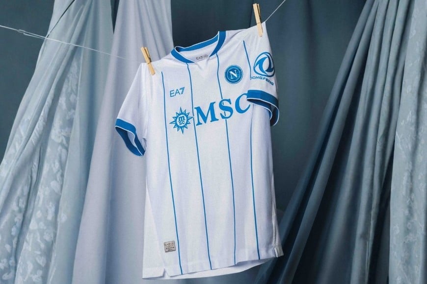El Napoli presentó su camiseta alternativa para la temporada 2026/27 durante el año de su centenario.