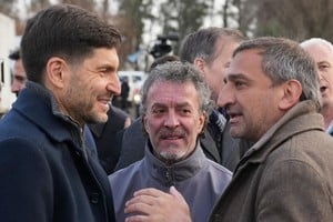 El gobernador Maximiliano Pullaro firmó el acta para el inicio de las obras en la Ruta Nacional A012.