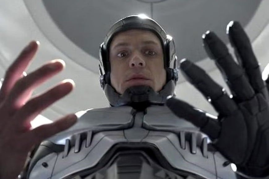 Joel Kinnaman en la versión de “RoboCop” de José Padilha