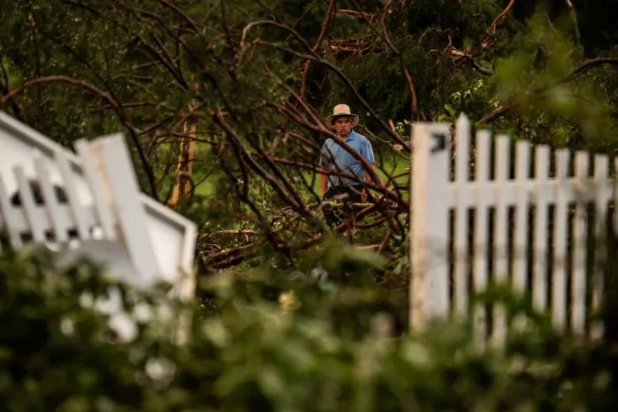 Los daños causados ??por la tormenta tras el paso de un tornado por el condado de Hart, Kentucky, el martes. Jeff Faughender/Courier Journal/USA Today Network/Imagn Images