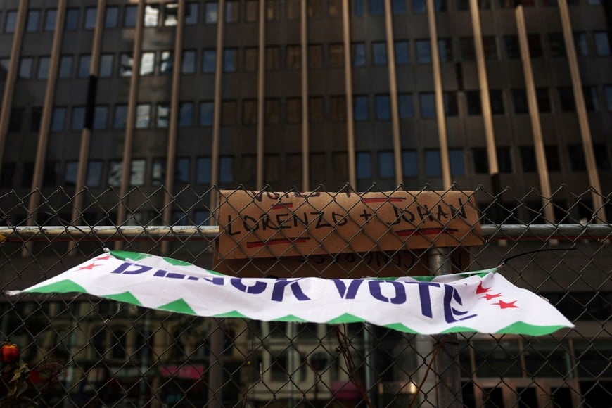A sign hangs on a chain link fence outside 26 Federal Plaza, which houses the Immigration and Customs Enforcement (ICE) and other federal agencies, in Lower Manhattan area of New York City, U.S., July 22, 2026. REUTERS/Shannon Stapleton