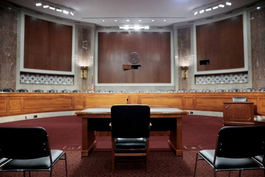 The Senate Intelligence Committee hearing room is empty, after a confirmation hearing for Jay Clayton, President Donald Trump’s nominee to be director of national intelligence, was postponed, in Washington, D.C., U.S., June 17, 2026. REUTERS/Evan Vucci
TPX IMAGES OF THE DAY