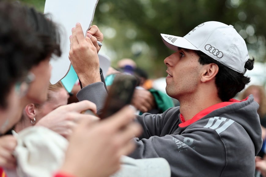 Formula One F1 - Australian Grand Prix - Albert Park Grand Prix Circuit, Melbourne, Australia - March 6, 2026
Audi's Gabriel Bortoleto with fans before practice REUTERS/Mark Peterson