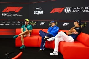 Formula One F1 - Hungarian Grand Prix - Hungaroring, Budapest, Hungary - July 23, 2026
Aston Martin's Fernando Alonso, Alpine's Franco Colapinto and Williams' Carlos Sainz Jr. during the press conference REUTERS/Bernadett Szabo