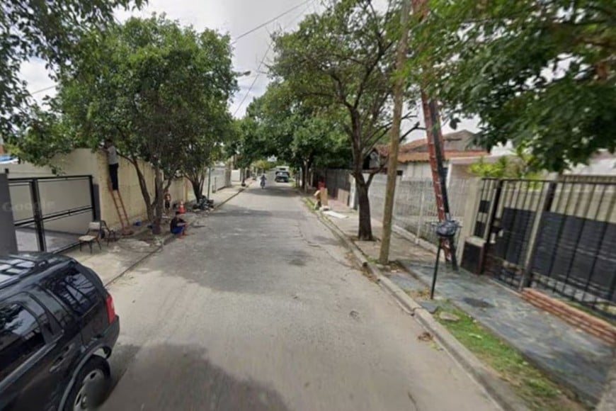 Peritos trabajaron en la vivienda donde fue encontrada la víctima.