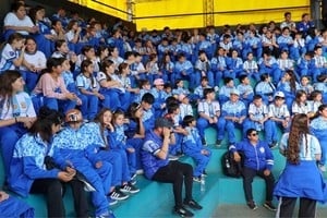 El Sindicato de Camioneros de Santa Fe llevó a más de 700 niños a La Falda, Córdoba, para disfrutar de actividades recreativas y fortalecer lazos de compañerismo.
