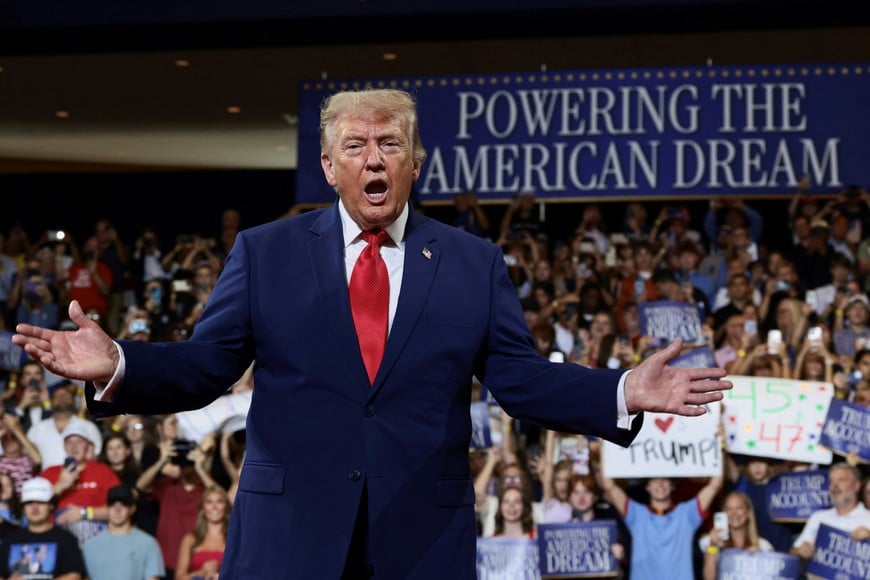 U.S. President Donald Trump gestures as he delivers remarks on the "Trump Accounts" tax-advantaged investment program at Wheeler High School in Marietta, Georgia, U.S., July 22, 2026. REUTERS/Evelyn Hockstein