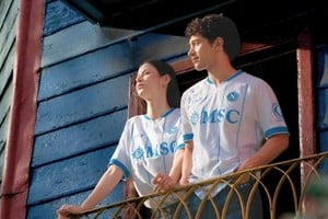 El Napoli presentó su camiseta alternativa para la temporada 2026/27 durante el año de su centenario.