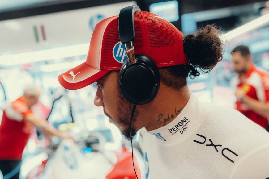 Hamilton lideró el doblete de Ferrari por la tarde, en una jornada que intensificó la pelea con Mercedes.