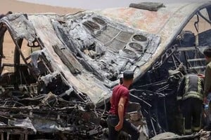 Las autoridades sanitarias sirias afirmaron que otras 30 personas resultaron heridas en el accidente.