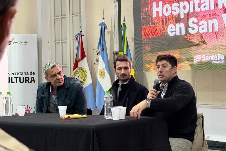 El proyecto contempla la ampliación de 919 m2 cubiertos y 129 semicubiertos, además de la refuncionalización de casi 500 m2 del edificio existente y la intervención integral de los espacios exteriores.
