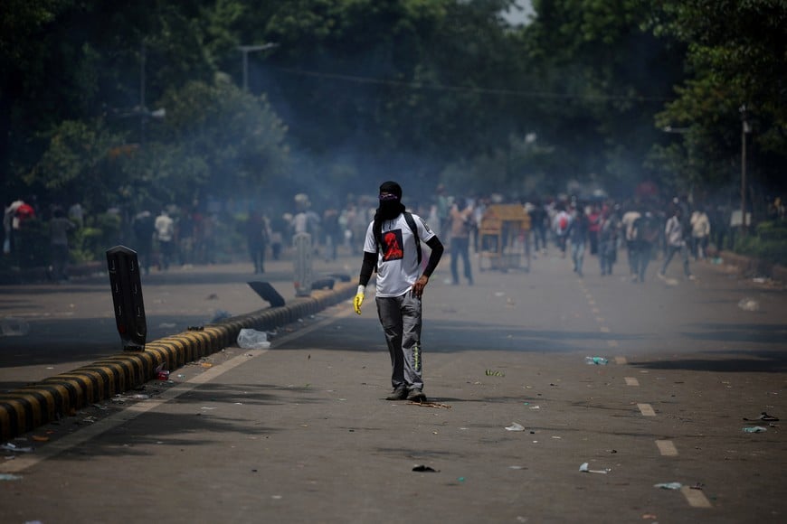 A man stands in the road as supporters of India's Cockroach Janta Party demonstrate demanding the resignation of Education Minister Dharmendra Pradhan over exam paper leaks, in New Delhi, India, 25 July, 2026. Pradhan announced his resignation later on Saturday. REUTERS/Anushree Fadnavis