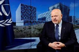 La Asamblea de Estados Parte removió al funcionario en medio de una crisis institucional sin precedentes.