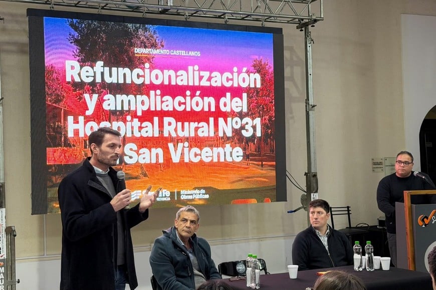 El proyecto contempla la ampliación de 919 m2 cubiertos y 129 semicubiertos, además de la refuncionalización de casi 500 m2 del edificio existente y la intervención integral de los espacios exteriores.