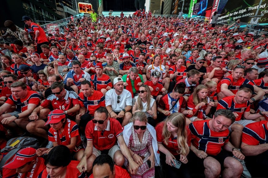 FILE PHOTO: Soccer Football - FIFA World Cup 2026 - Group I - Norway v Senegal - Previews - New York, U.S. - June 21, 2026
Norway fans perform the Viking row in Times Square REUTERS/John Sibley SEARCH "WORLD CUP 2026 PICTURES" FOR THIS STORY. SEARCH "WIDER IMAGE" FOR ALL STORIES./File Photo