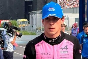 “Fue una carrera dura. Muy frustrante. Creo que tenía una gran oportunidad y no la aproveché”, expresó después de bajarse del Alpine.