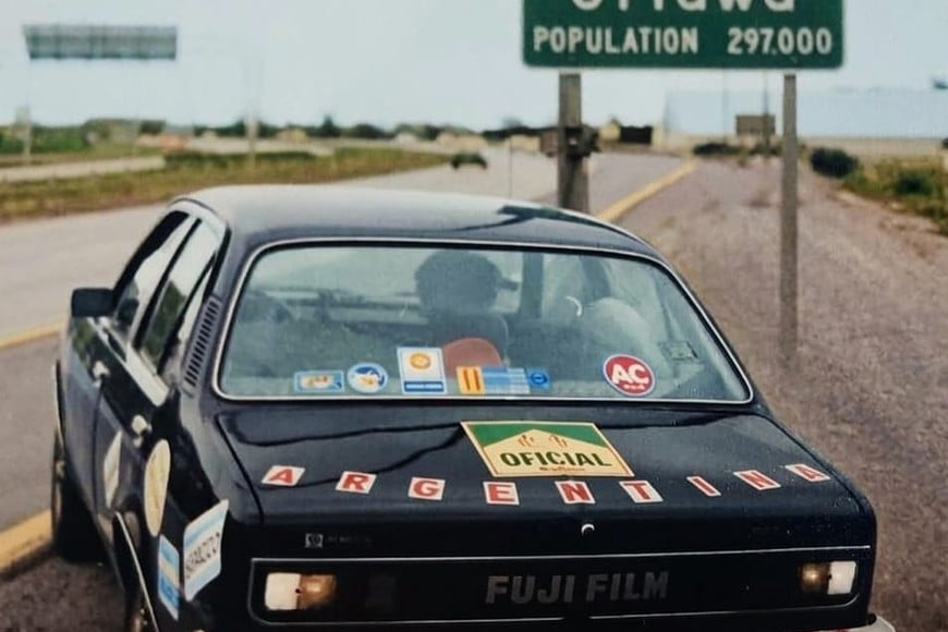 Testimonio único. El propio Elvio Lomello tomó esta imagen de su Opel K 180 camino a Ottawa en 1976.
