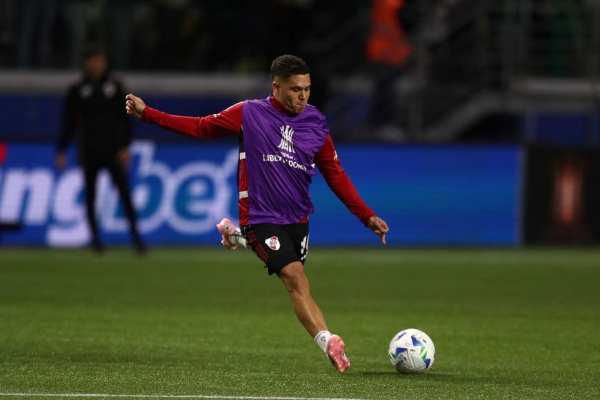 Soccer Football - Copa Libertadores - Quarter Finals - Second Leg - Palmeiras v River Plate - Allianz Parque, Sao Paulo, Brazil - September 24, 2025
River Plate's Juan Fernando Quintero during the warm up before the match REUTERS/Jean Carniel