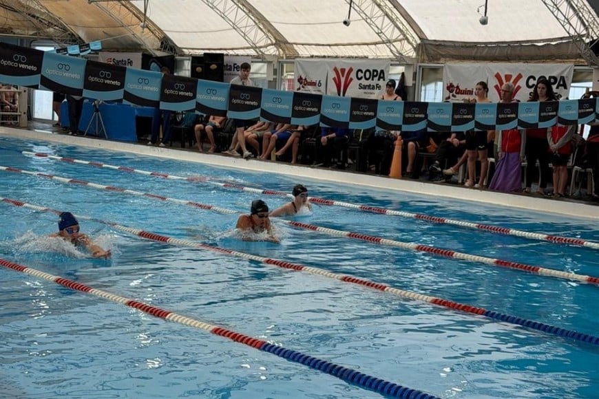 La Copa Santa Fe vivió una intensa segunda etapa con más de un centenar de nadadores en competencia