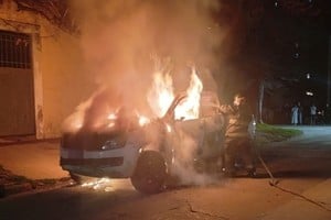La camioneta quedó totalmente destruida. Foto: El Litoral