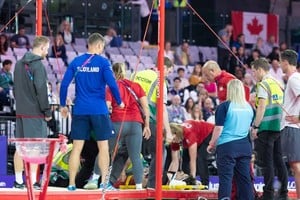 Fue retirado de la pista en camilla y trasladado a un hospital Créditos: Getty images - SNS Group