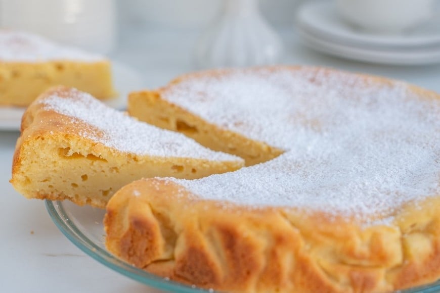 Se caracteriza por su relleno cremoso y su masa suave.