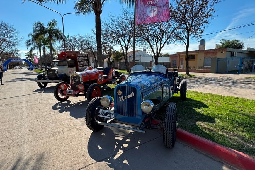 Los autos cl&aacute;sicos tambi&eacute;n presentes. Cr&eacute;dito: Gobierno de Santa Fe