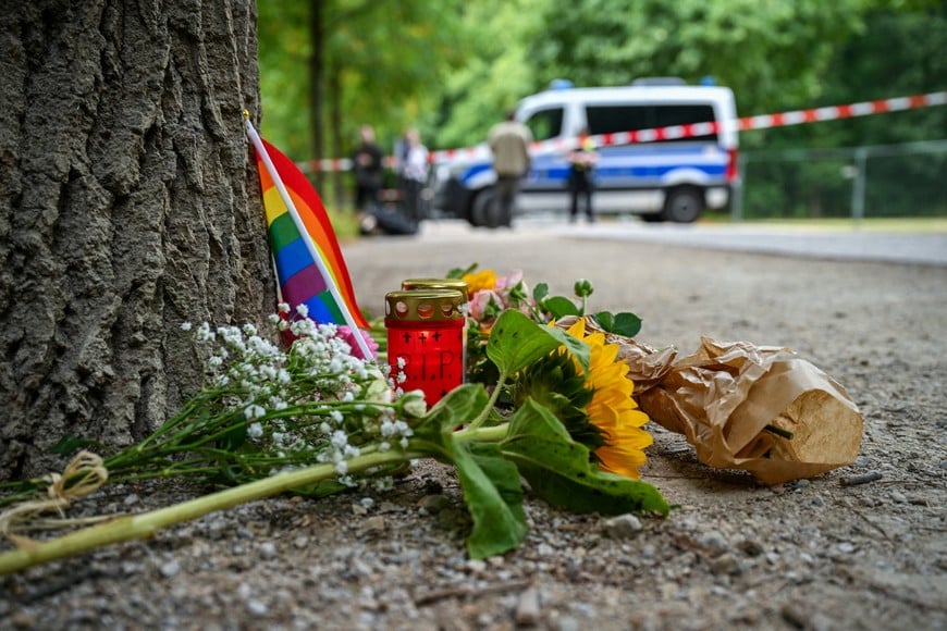 Tributes are left at Tiergarten park after a deadly incident in which a vehicle crashed into a crowd near Berlin's annual Christopher Street Day Pride parade on Saturday evening, leaving multiple people injured and the parade called off, in Berlin, Germany, July 26, 2026. REUTERS/Annegret Hilse