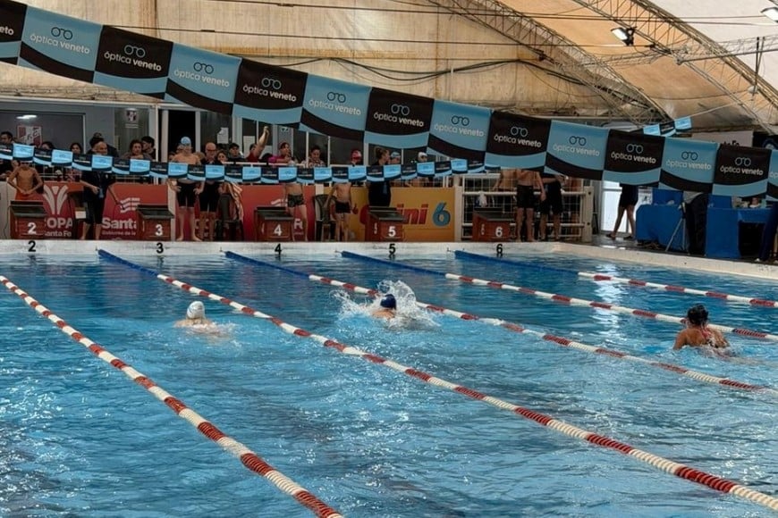 La Copa Santa Fe vivió una intensa segunda etapa con más de un centenar de nadadores en competencia