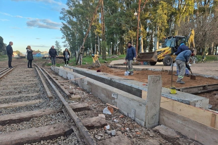 Pavimento, pasos ferroviarios y un renovado espacio recreativo: las obras que transforman Correa