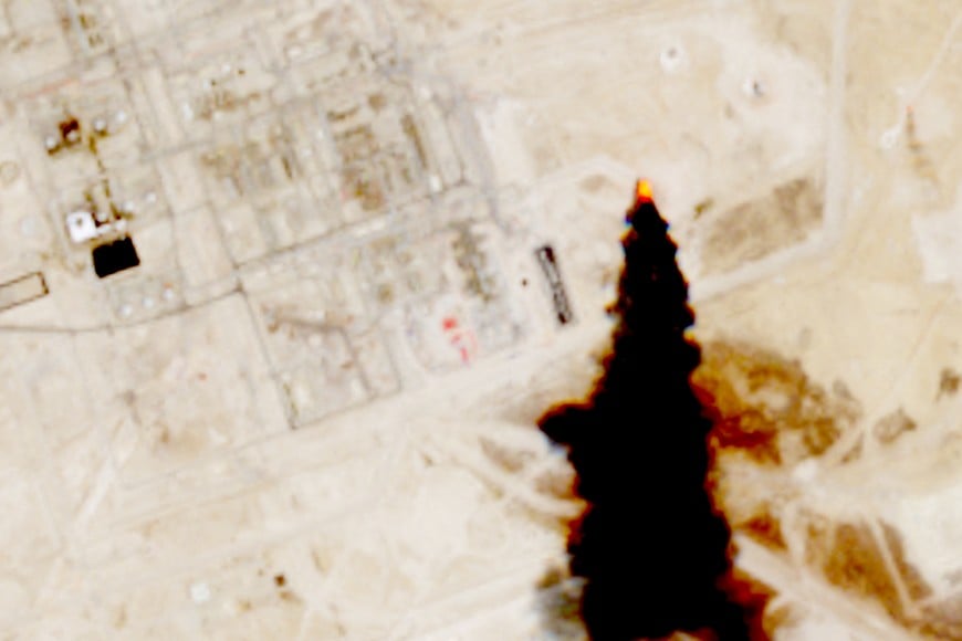 A satellite image shows smoke coming out of an oil facility, as Yemen's Iran-aligned Houthis said on Monday they targeted a number of sensitive crude oil supply and transport sites, according to a statement by the group's military spokesperson Yahya Sare, in Abqaiq, Saudi Arabia July 27, 2026. Courtesy European Union/Copernicus Sentinel-2/Handout via REUTERS THIS IMAGE HAS BEEN SUPPLIED BY A THIRD PARTY. MANDATORY CREDIT
