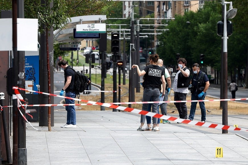 Police officers work at the site of a knife attack near the Porte de Clichy in Paris, France July 27, 2026. REUTERS/Abdul Saboor
