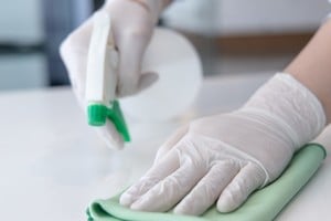 Desinfectante de superficies de la marca Clean On