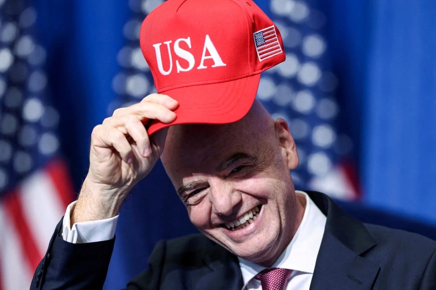 FILE PHOTO: FIFA president Gianni Infantino holds a USA hat as he attends the inaugural Board of Peace meeting at the U.S. Institute of Peace in Washington, D.C., U.S., February 19, 2026. REUTERS/Kevin Lamarque/File Photo